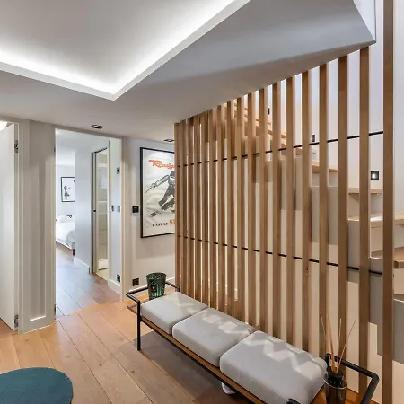 Apartment Triplex Elegant A 1850 Avec Cheminee Et Parking *