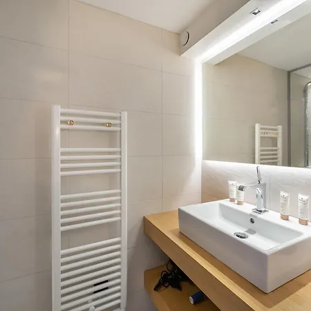 Triplex Elegant A 1850 Avec Cheminee Et Parking