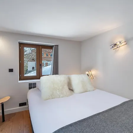 Triplex Elegant A 1850 Avec Cheminee Et Parking * Courchevel